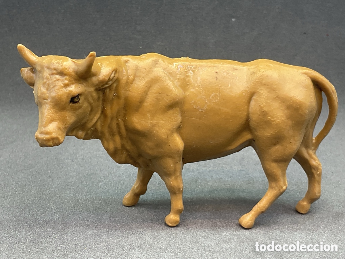 Figuras de goma y PVC: Antigua Figura en Pl&aacute;stico R&iacute;gido de Toro, Vaca, Buey, etc.