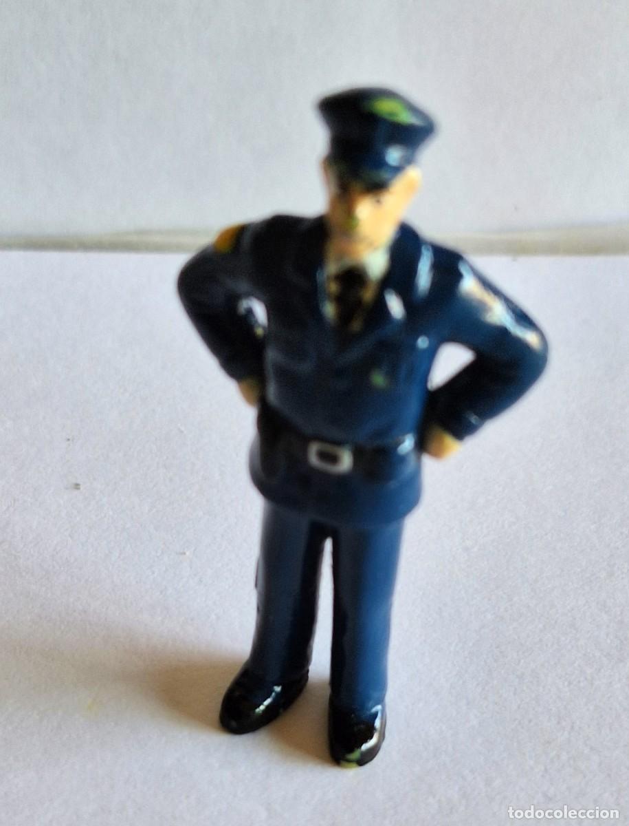 Figuras de goma y PVC: Figura vintage de Policia
