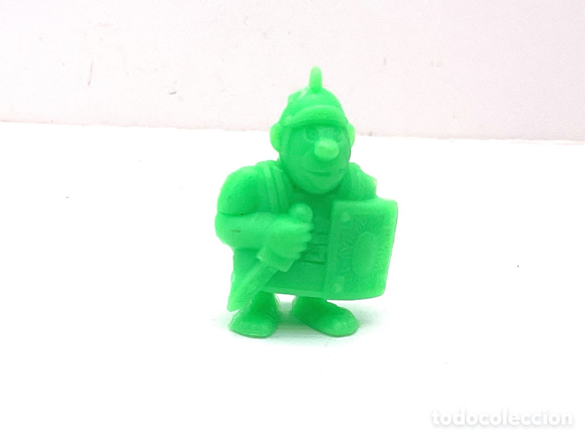 Figuras de goma y PVC: Figura Dunkin Colecci&oacute;n Asterix y Obelix. Color Verde Claro.