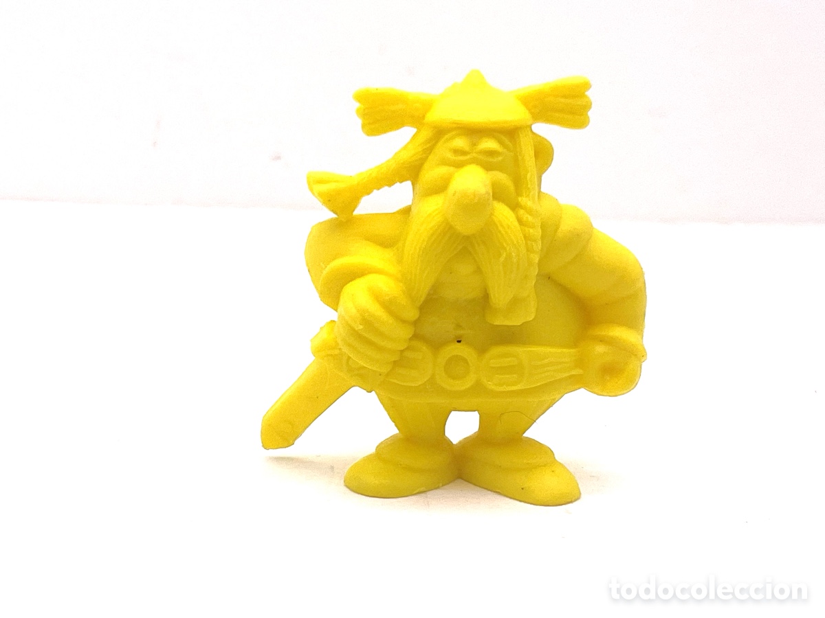 Figuras de goma y PVC: Figura Dunkin Colecci&oacute;n Asterix y Obelix. Color Amarillo