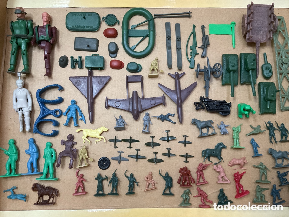 Figuras de goma y PVC: Lote de Figuras y Accesorios . Miscelania. Soldaditos, Aviones, Tanques, etc. Montaplex+ Varios.