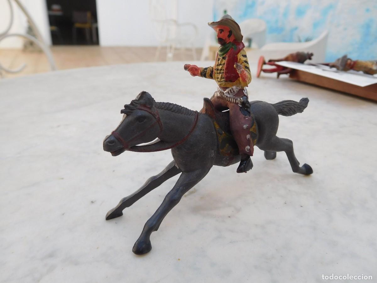 Figuras de goma y PVC: Figura de vaquero o pistolero a caballo de Reamsa 3