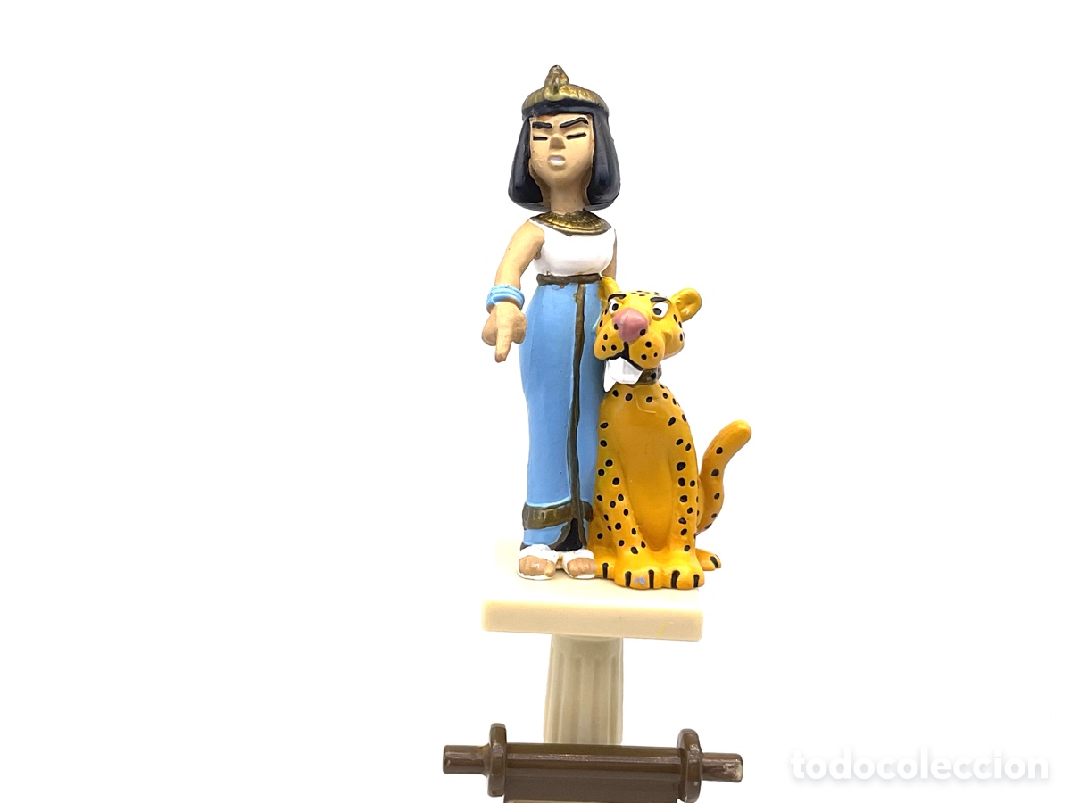 Figuras de goma y PVC: Figura de Cleopatra y su Pantera con un Pedestal y Pergamino. Plastoy A&ntilde;o 1997.