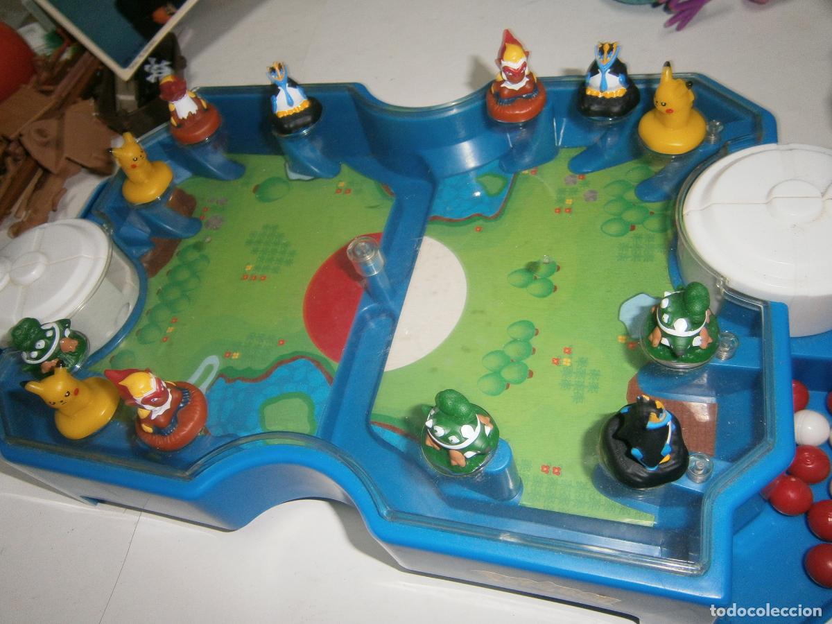 Figuras de goma y PVC: ANTIGUO ESTADIO DE BATALLA POKEMON CON FIGURAS Y ACCESORIOS DIVERSOS