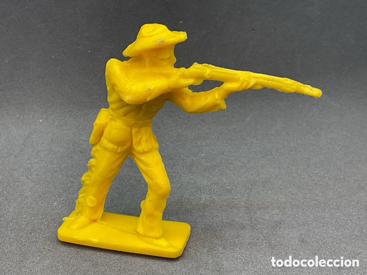 Figuras de goma y PVC: Antigua Figura del Oeste en Pl&aacute;stico . Cowboy con Fusil. Sin Marca
