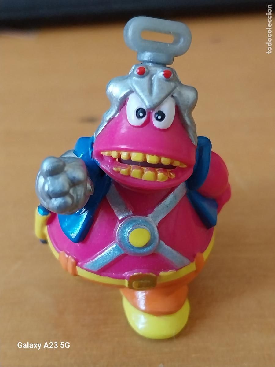 Figuras de goma Kinder: KINDER CHOCOLATE CYBERTOP MARCIANO FIGURA MONOBLOQUE CROMADA 4CMS ALTO