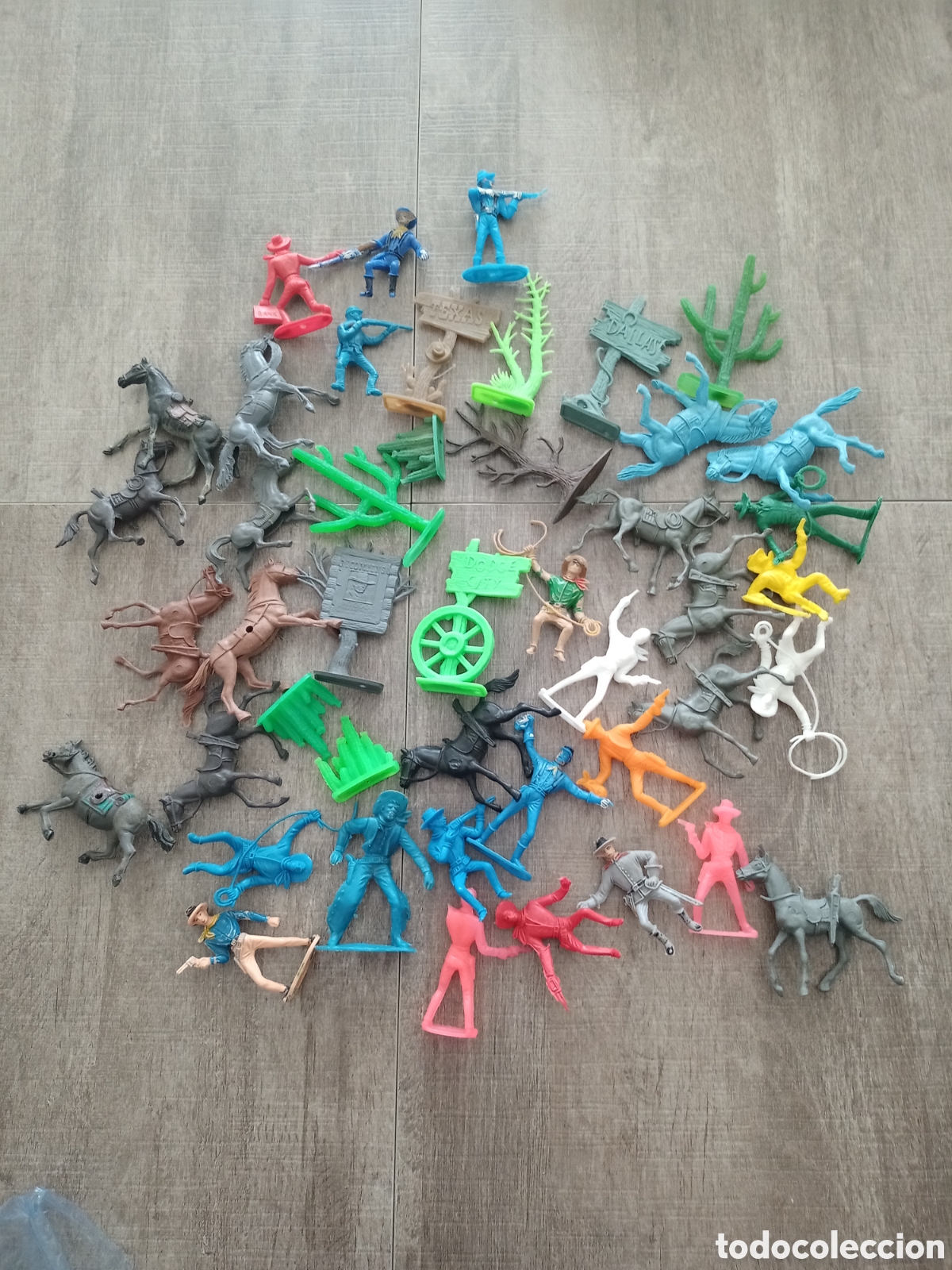 Figuras de goma y PVC: Lote de figuras y accesorios comansi a&ntilde;os 70 80 vaqueros
