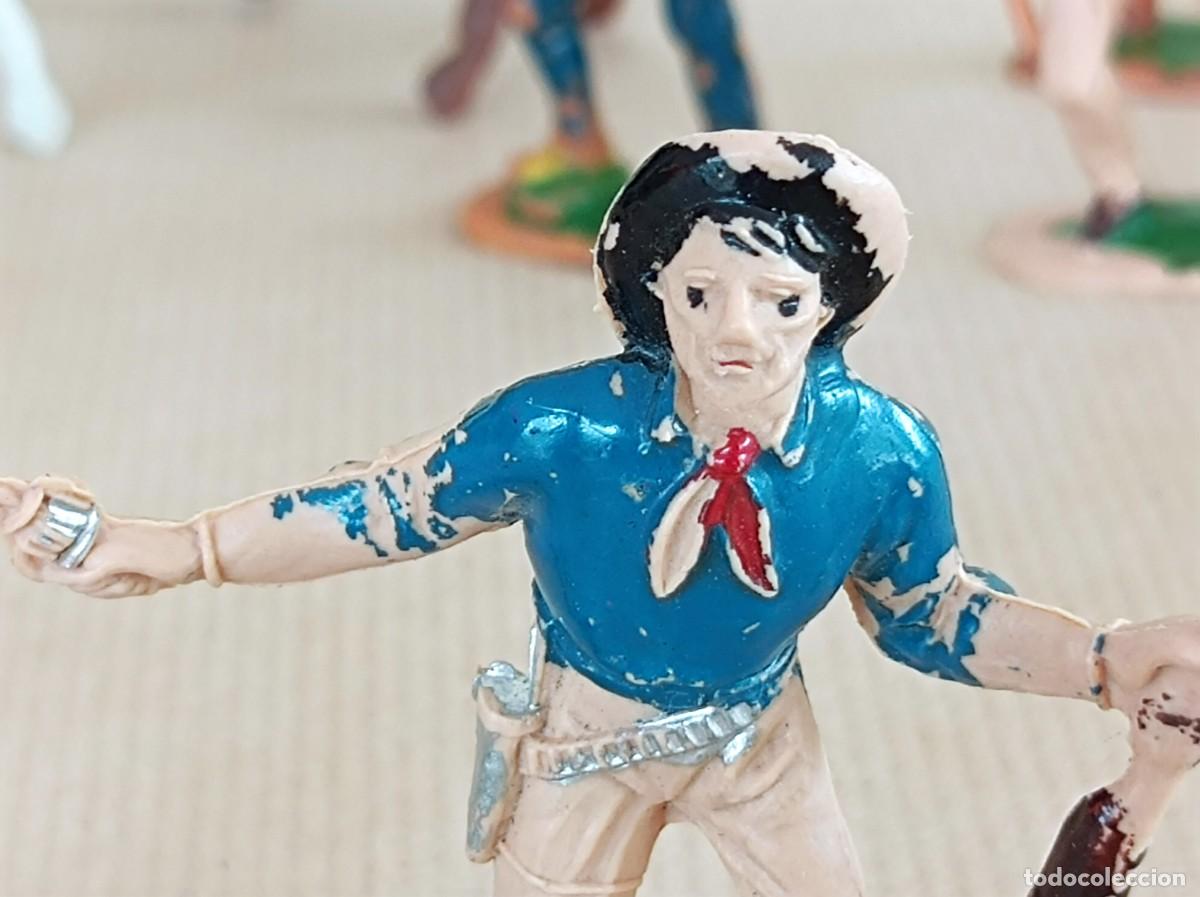 Figuras de goma y PVC: LOTE DE INDIOS Y VAQUEROS DE PL&Aacute;STICO FABRICANTE JECSAN - Foto 3