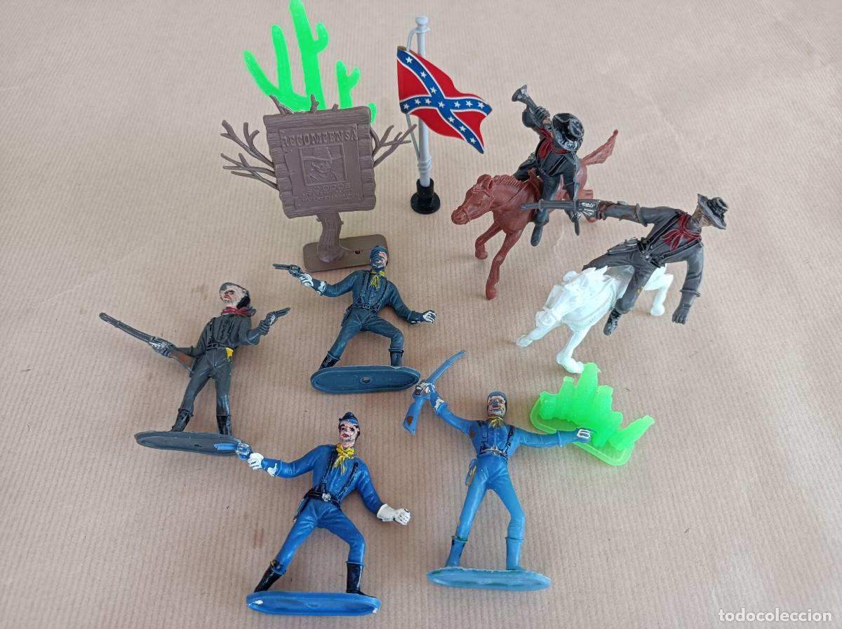 Figuras de goma y PVC: LOTE DE FEDERALES Y CABALLER&Iacute;A DE PL&Aacute;STICO FABRICANTE COMANSI