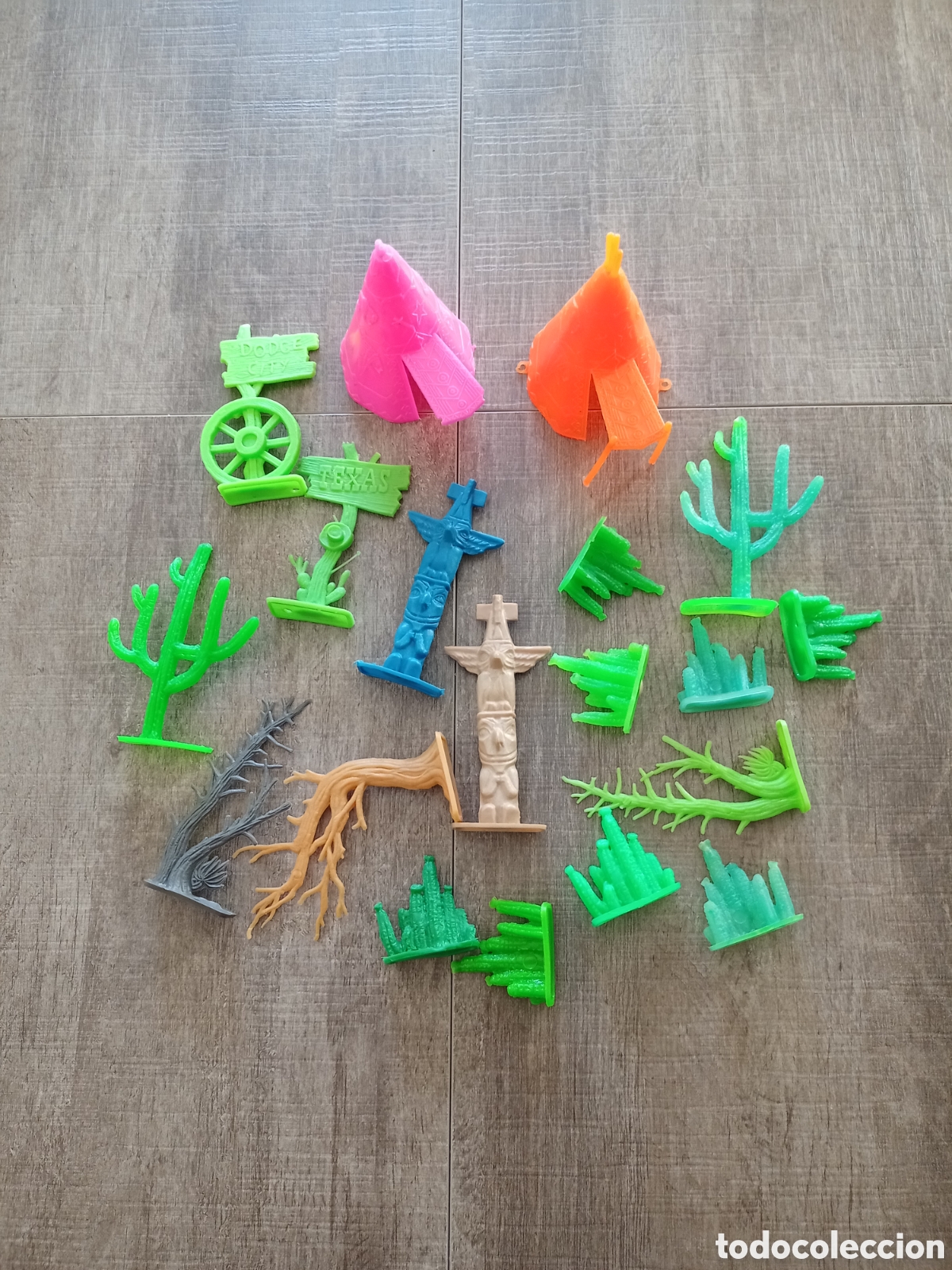 Figuras de goma y PVC: Lote de accesorios comansi cactus t&oacute;tem y tienda india a&ntilde;os 70 80