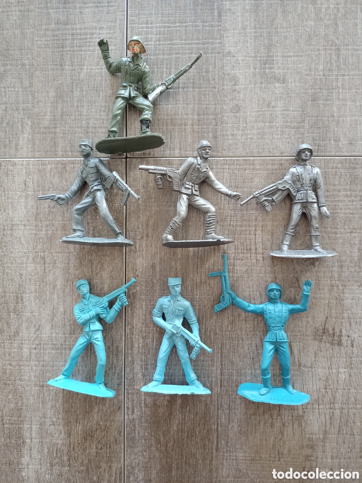 Figuras de goma y PVC: Lote de figuras soldados del mundo de comansi a&ntilde;os 70 80
