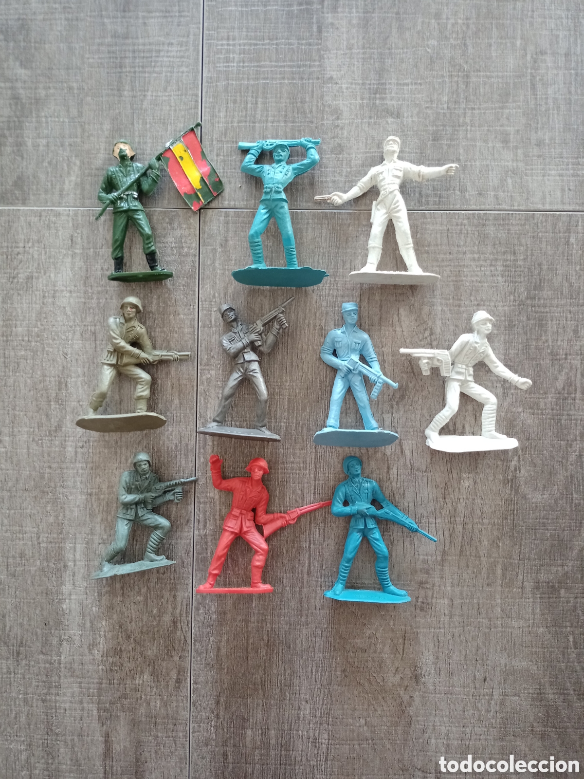 Figuras de goma y PVC: Lote de figuras soldados del mundo de comansi a&ntilde;os 70 80