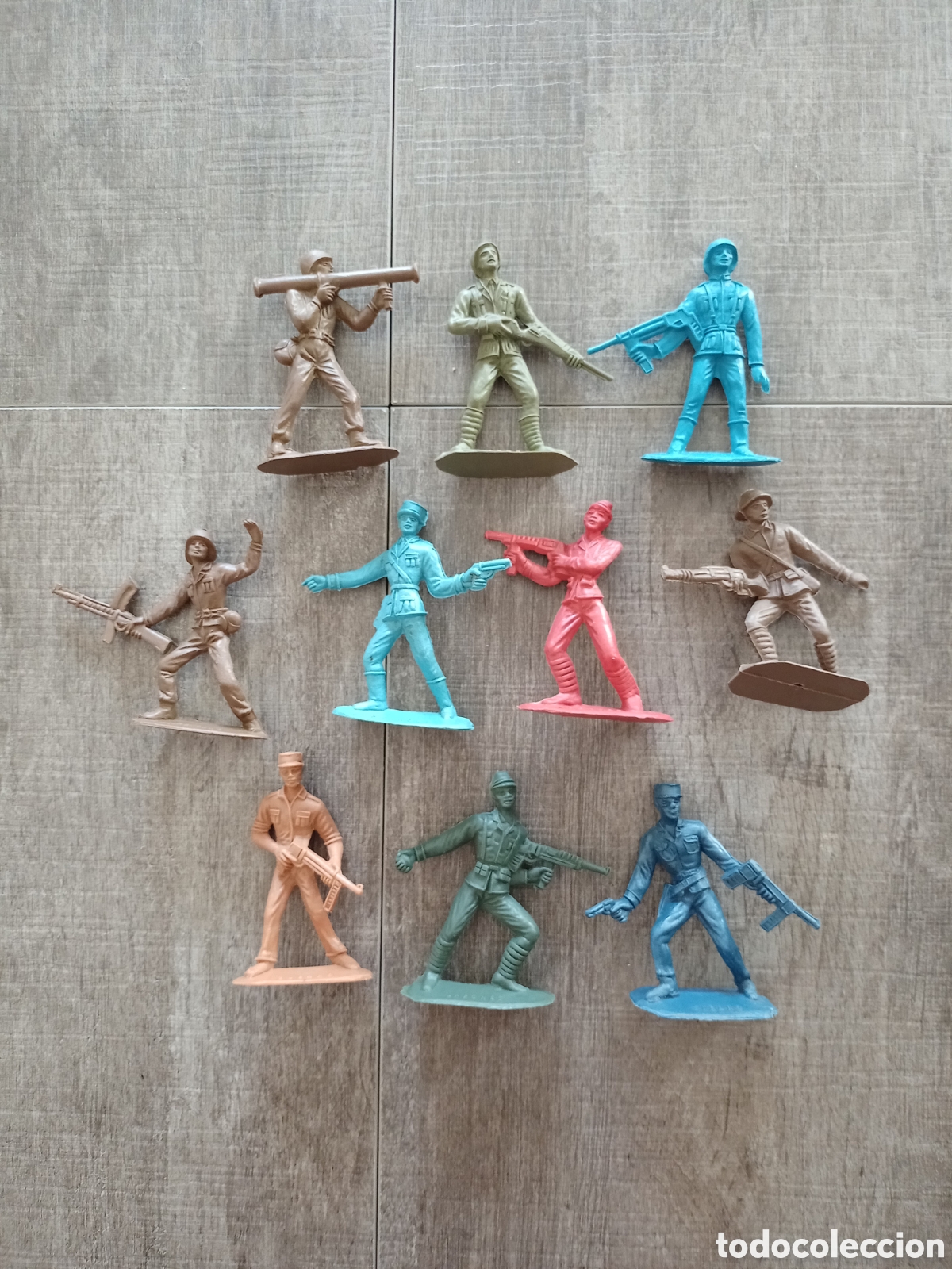 Figuras de goma y PVC: Lote de figuras soldados del mundo de comansi a&ntilde;os 70 80