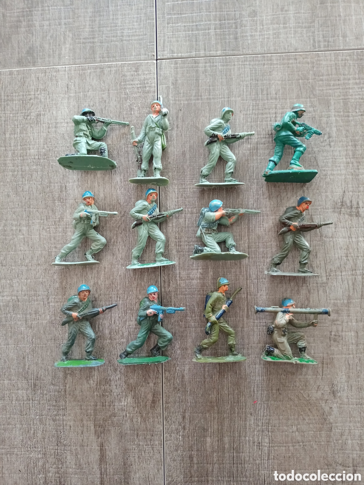 Figuras de goma y PVC: Lote de figuras soldados de pl&aacute;stico tipo jecsan