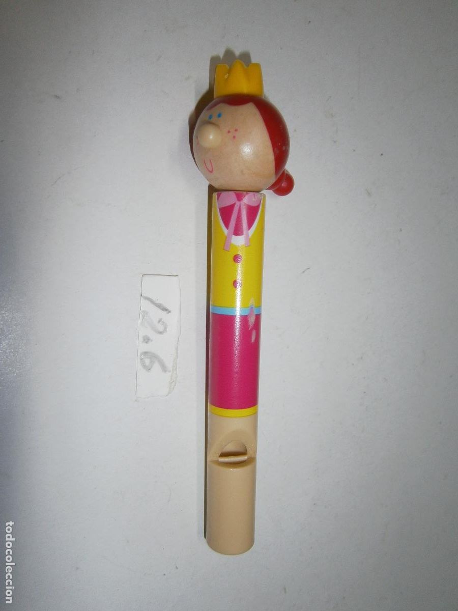 Figuras de goma y PVC: FLAUTA DE MADERA DECORADA CON LA CABEZA DE REINA CON DETALLES PINTADOS