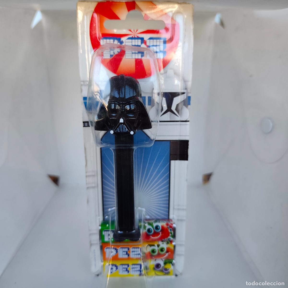 Figuras de goma y PVC dispensador PEZ: DISPENSADOR CARAMELOS PEZ DARTH WADER STAR WARS BLISTER NUEVO 2011