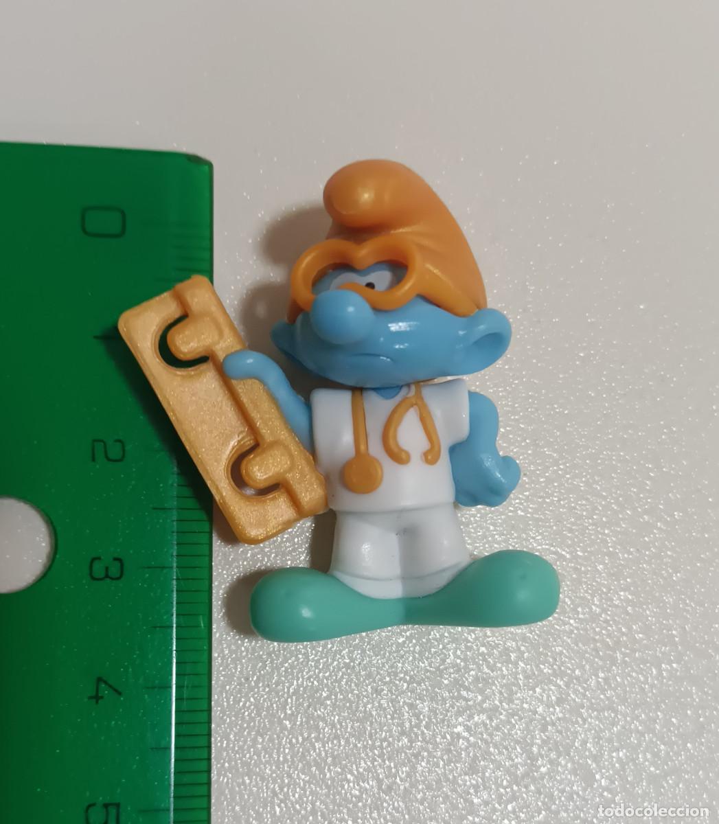 Figuras de goma Kinder: kinder pitufo gafotas gafas cirujano doctor medico sanitario smurfs pitufito mu&ntilde;eco figura mu&ntilde;equito