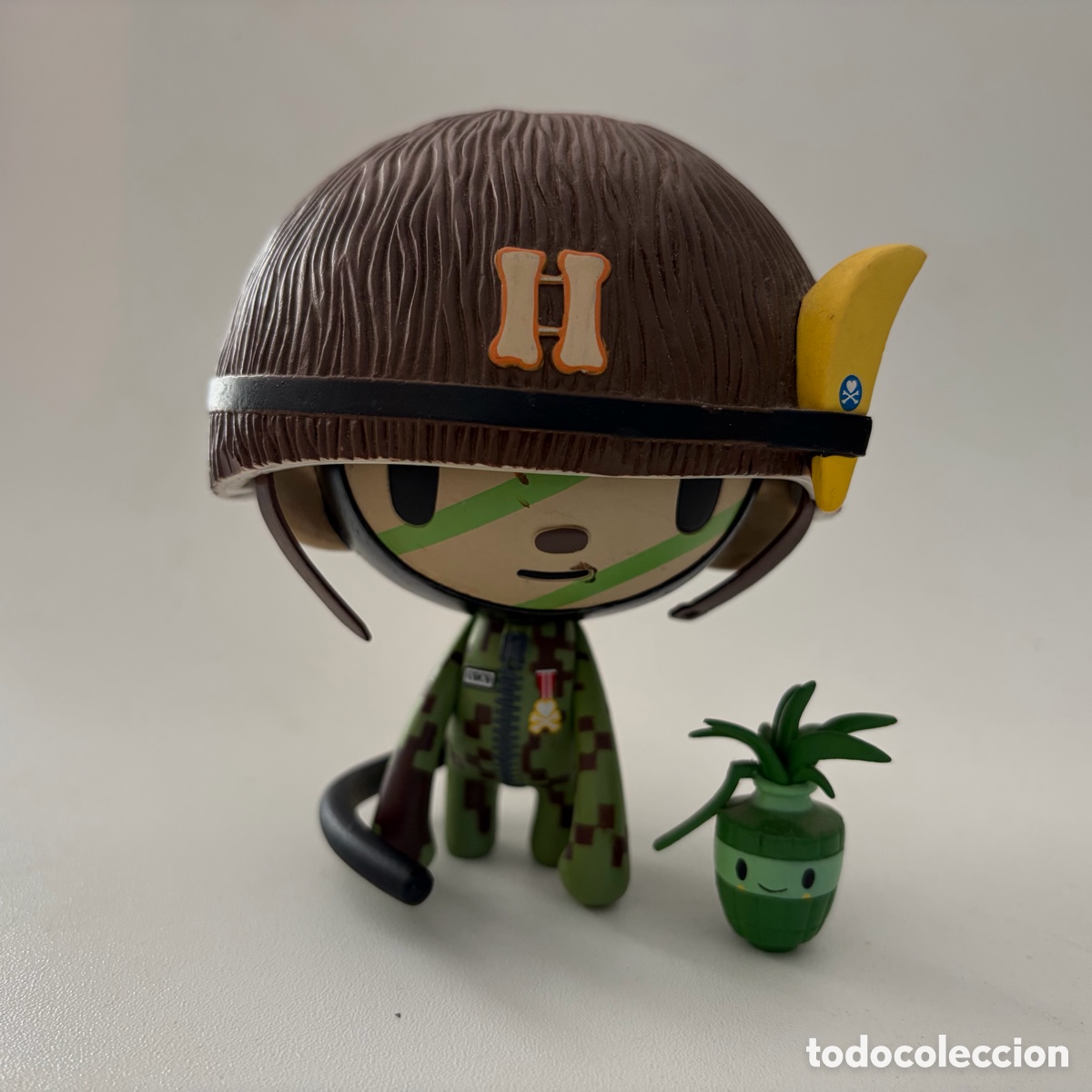 Figuras de goma y PVC: Figura mu&ntilde;eco Tokidoki Captain Coco Commando de vinilo Art Toy Simone Legno
