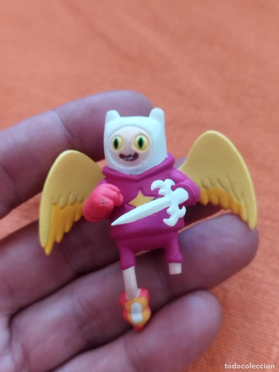 Figuras de goma y PVC: Mu&ntilde;eco de Finn el Mago (Wizard Finn) de la serie Hora de Aventuras. Falta una pierna, cer fotos.
