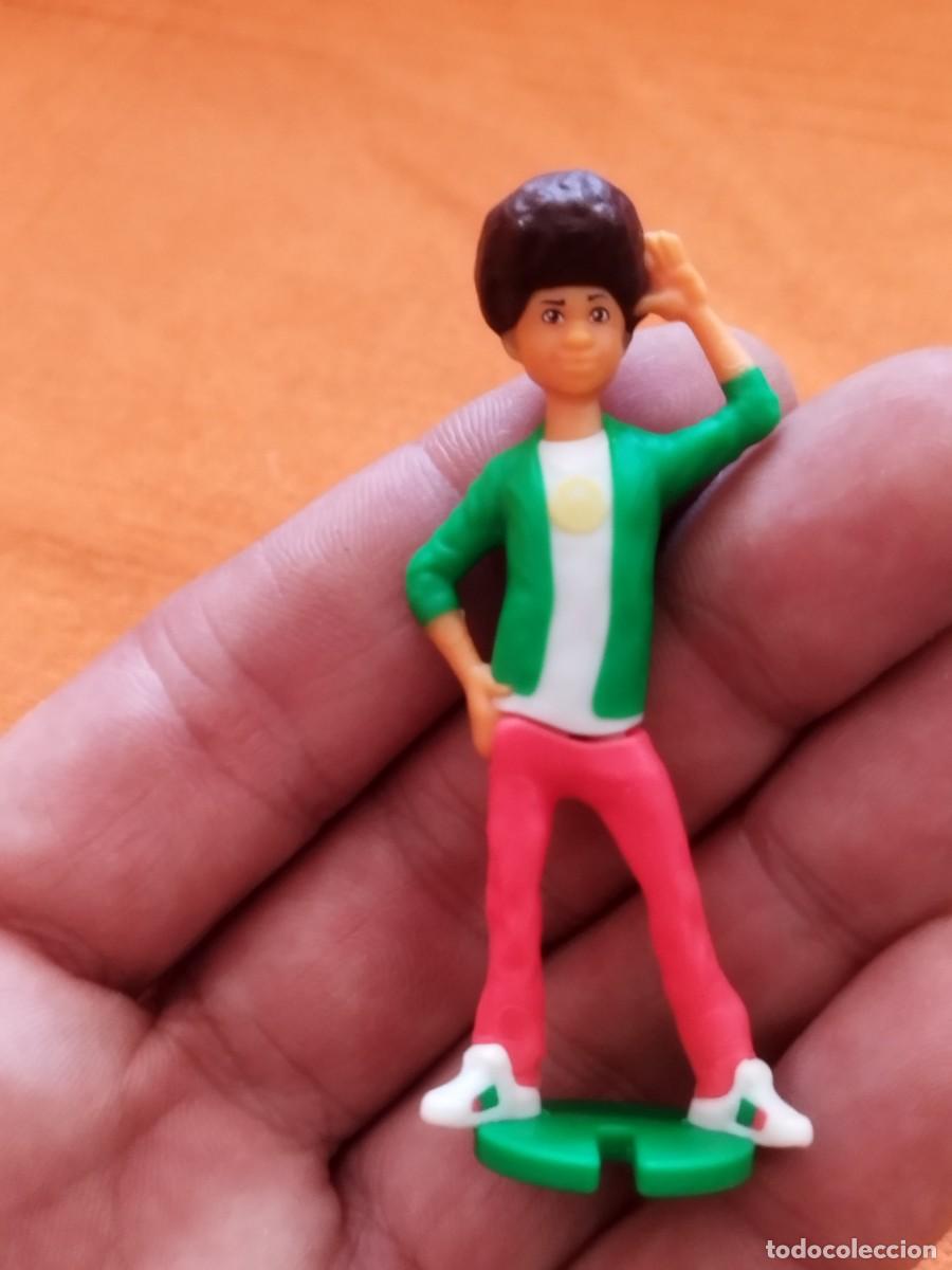Figuras de goma Kinder: Kinder Joy 2022 Fast Furious Spy Racers Mu&ntilde;eco Figura Afro.