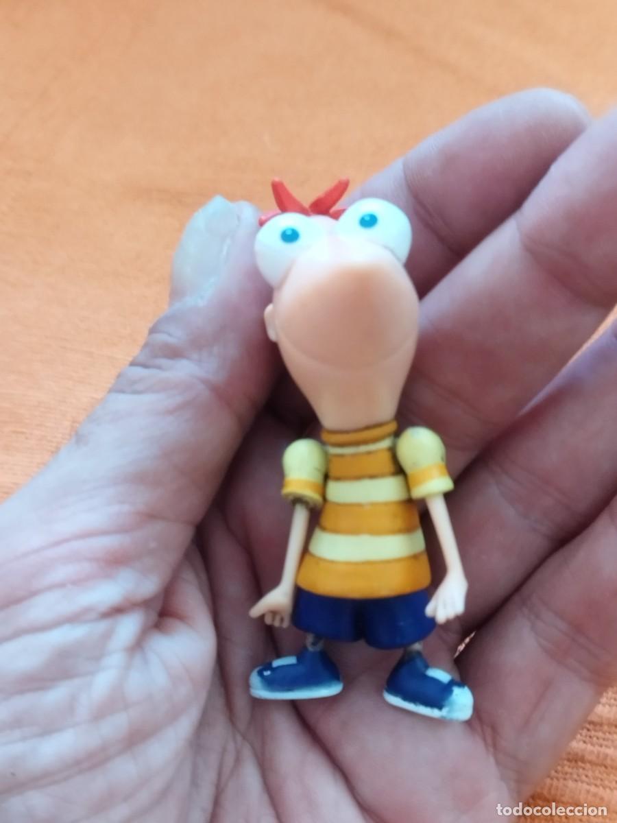 Figuras de goma y PVC: figura articulada de Phineas Flynn de la serie Phineas y Ferb, fabricada por Jakks Pacific 2010.