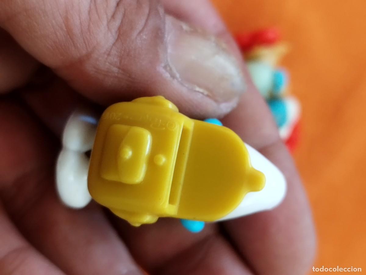 Figuras de goma Kinder: Dos figuras de pitufos. Tipo Kinder. - Foto 3