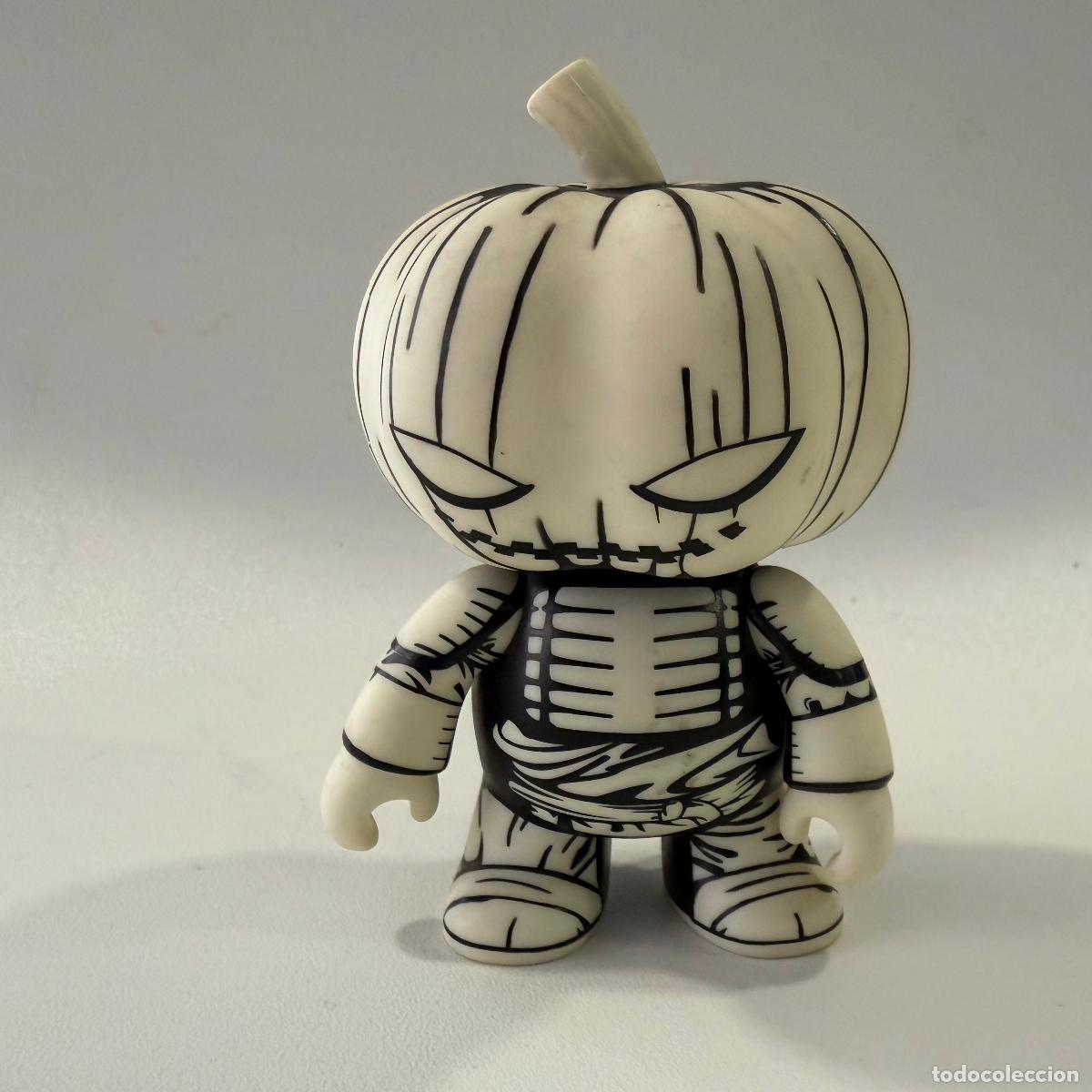 Figuras de goma y PVC: Figura mu&ntilde;eco Mini Qee Samurai Pumpkin GID Toy2R Jon Paul Kaiser 2010 LE 500