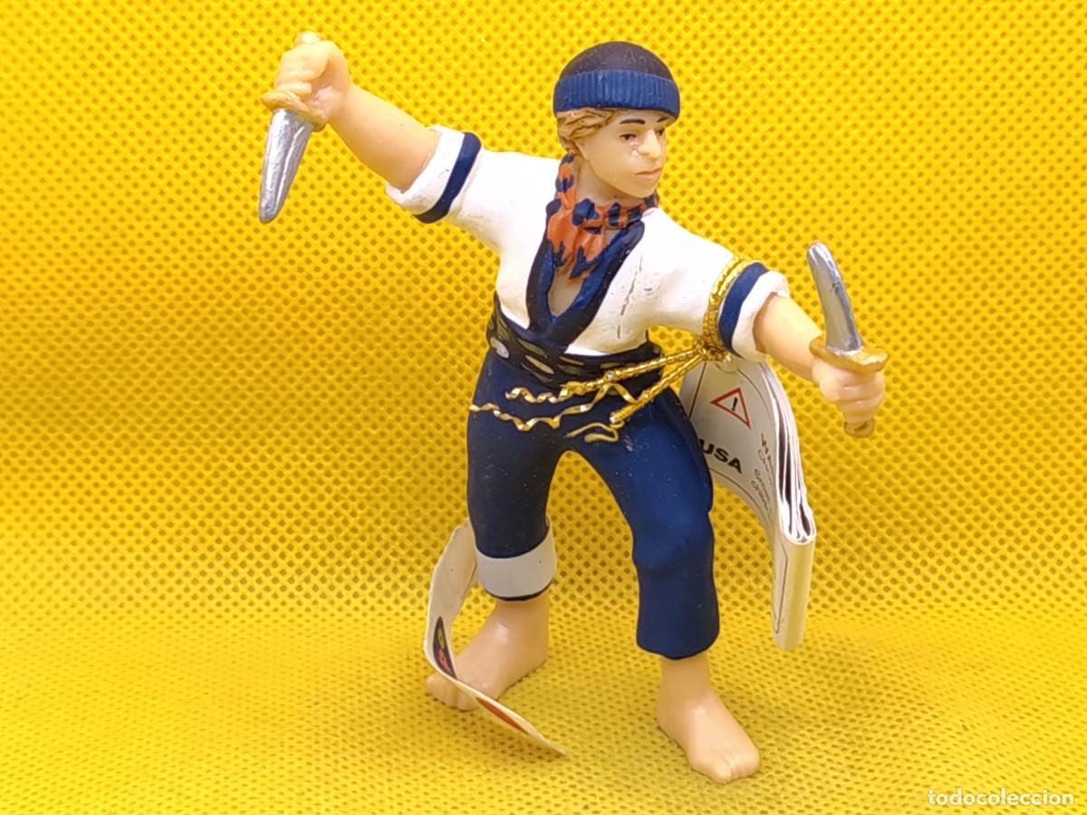 Figuras de goma y PVC: Papo pirata con pu&ntilde;ales