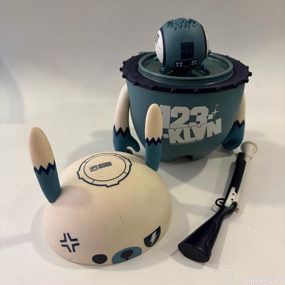 Figuras de goma y PVC: Figura mu&ntilde;eco Blue NEDZED Rabbit + Mini Rolitoboy Toy2R Rolito 123Klan LE 300