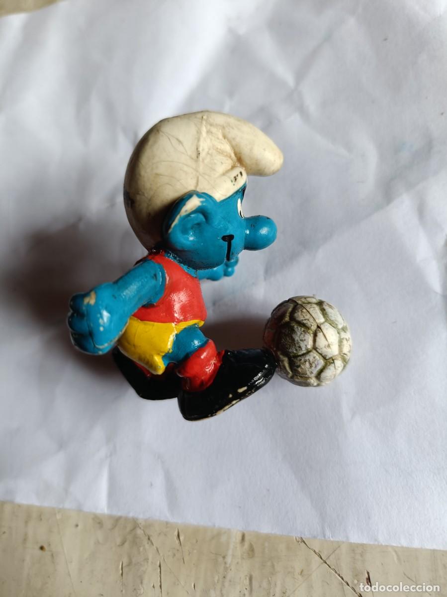 Figuras de goma y PVC: FIGURA PITUFO PITUFA FUTBOLISTA SIN MARCA NECESITA LIMPIEZA A&Ntilde;OS 80