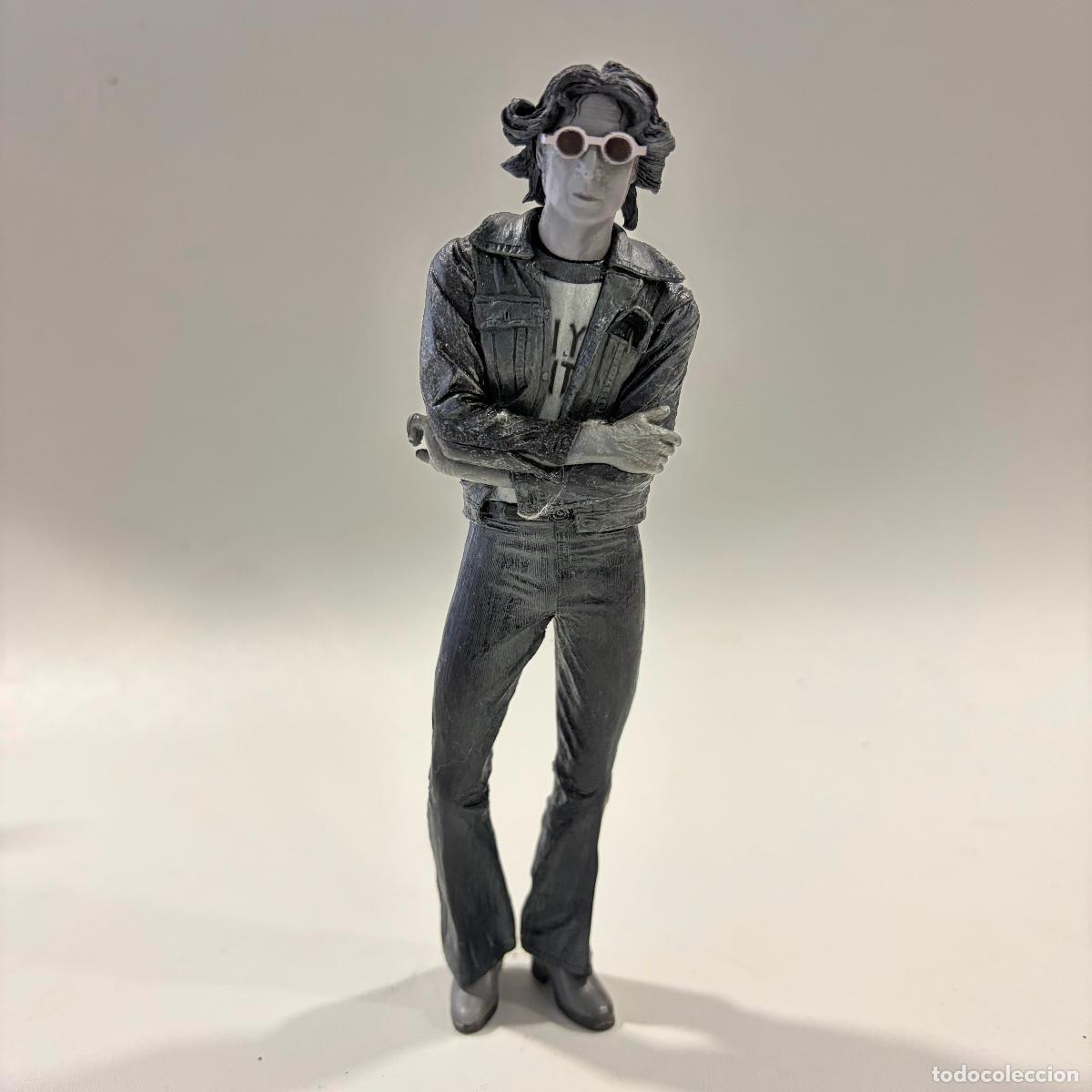 Figuras de goma y PVC: Figura mu&ntilde;eco John Lennon The Beatles New York Years NECA 2006 Black White 18 cm