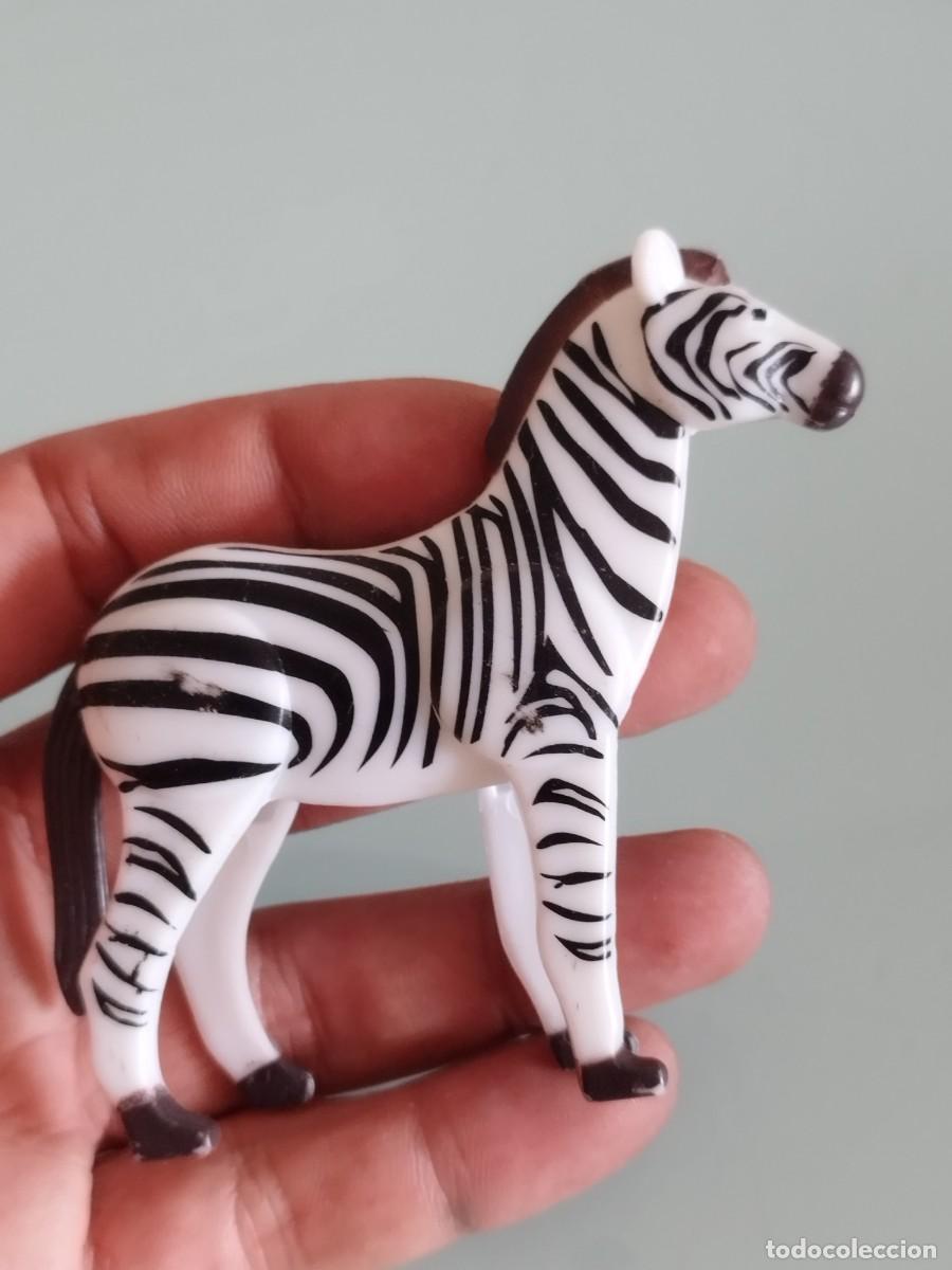 Figuras de goma y PVC: Figura de una cebra. Mu&ntilde;eco de pl&aacute;stico animal de zoo, &Aacute;frica.
