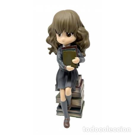 Figuras de goma y PVC: Figura Hermione Granger sobre pila de grimorios 20 cm
