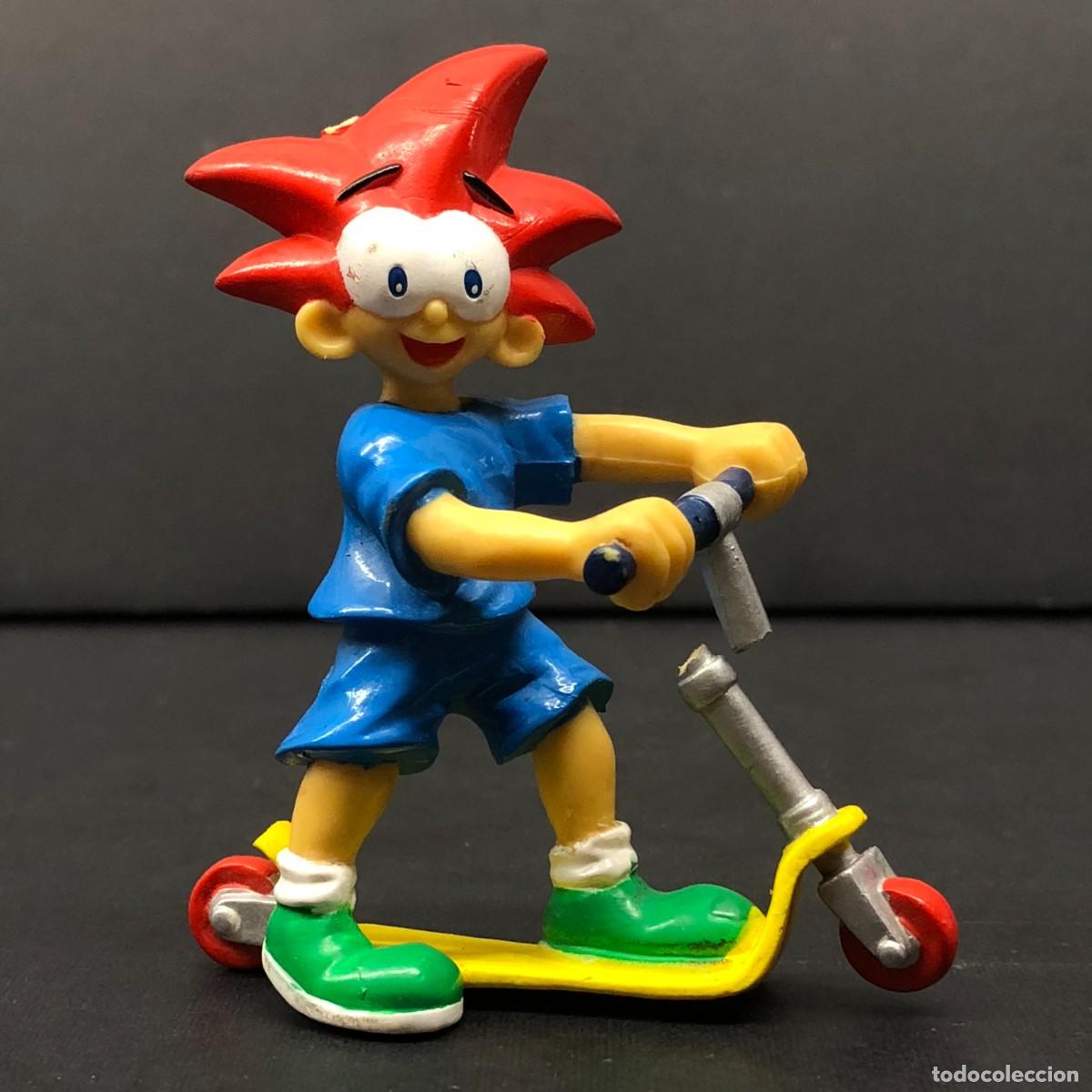 Figuras de goma y PVC: FIGURA DE PVC - YOCO MONTANDO EN PATINETE - DANONE - 7,5 X 6 CM / 591