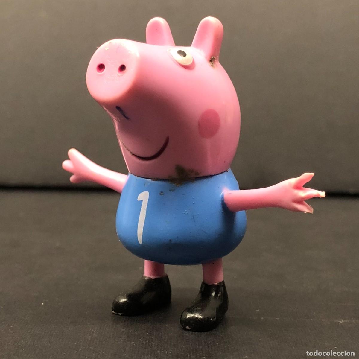 Figuras de goma y PVC: FIGURA DE PVC - GEORGE PIG - PEPPA PIG - CAMISETA DE FUTBOL - ASTLEY BAKER - 2003 - 6 X 6,5 CM / 594