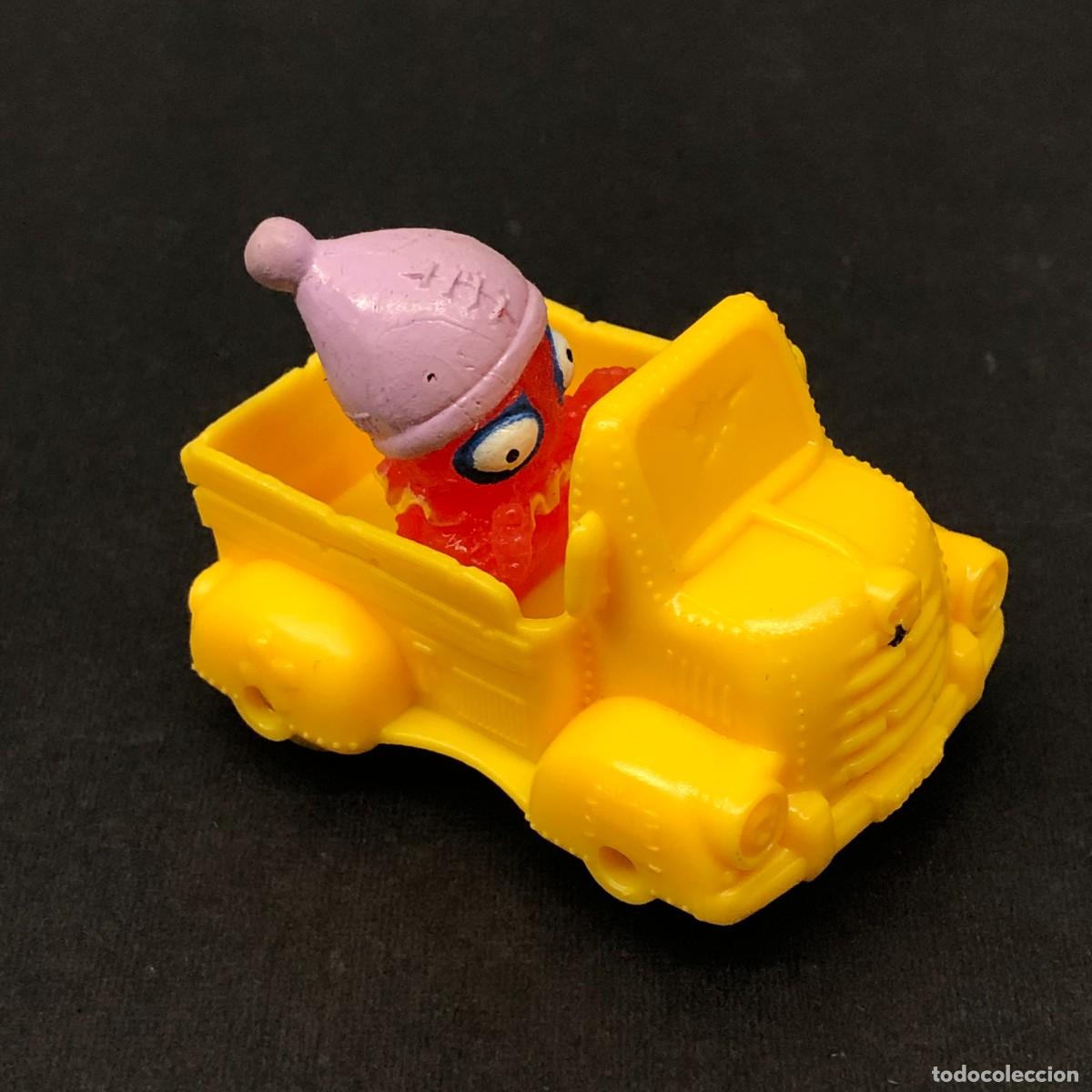 Figuras de goma y PVC: FIGURA DE PVC - ZOM-MOBILE CAMI&Oacute;N AMARILLO - SERIE 4 - ZOMLINGS - MAGIC BOX TOYS - 4 X 5,5 CM / 613