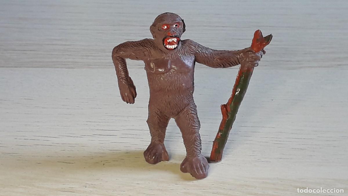 Figuras de goma y PVC: Gorila con palo o rama, goma, Pech made in Spain tipo Jecsan, original a&ntilde;os 50-60.
