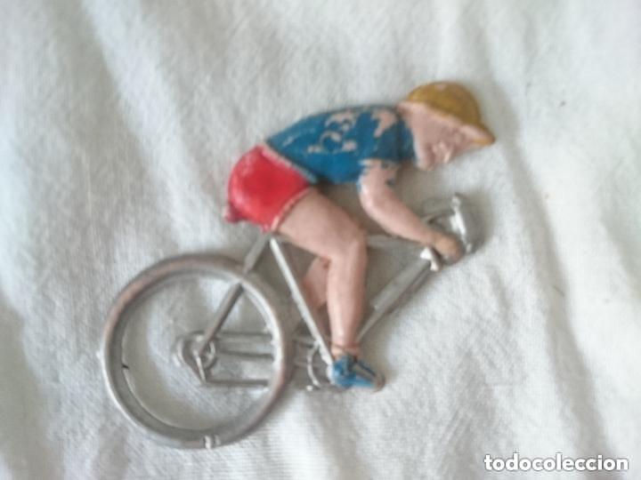 Figuras de goma y PVC: CICLISTA - FALTA PARTE -A&Ntilde;OS 50 o 60