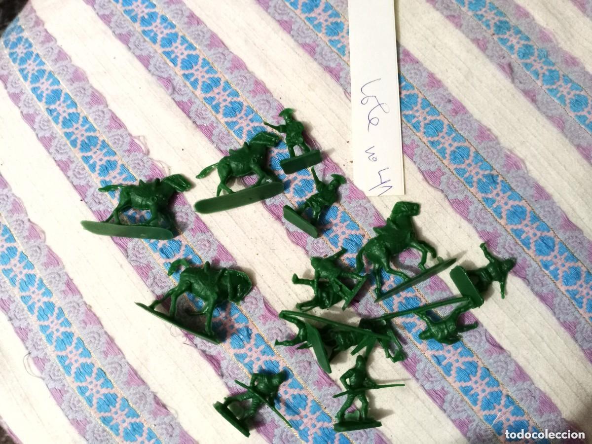Figuras de goma y PVC: MONTAPLEX SOLDADOS MEDIEVALES verdes N 41