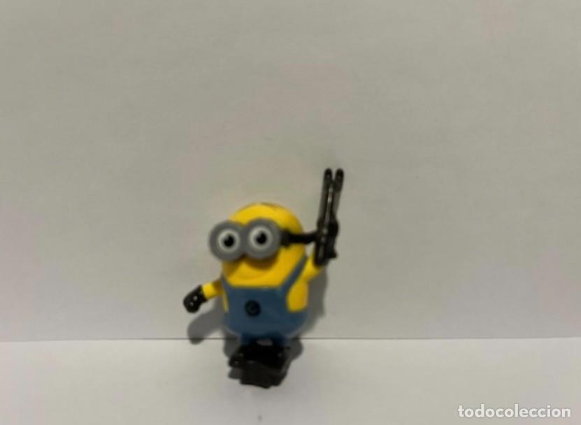 Figuras de goma Kinder: juguete kinder minions #131 (2)