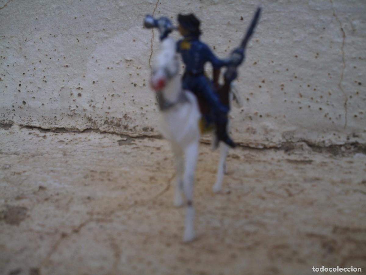 Figuras de goma y PVC: soldado a caballo de comansi - Foto 2