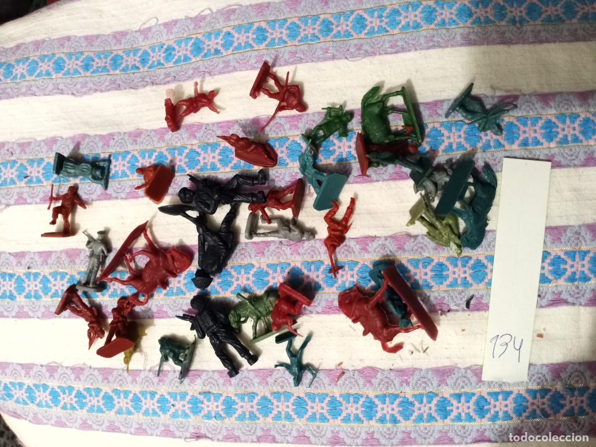 Figuras de goma y PVC: MONTAPLEX SOLDADOS variados N 134