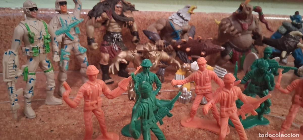 Figuras de goma y PVC: Lote de Figuras Variadas: Tortugas Ninja, Monstruos de Fantas&iacute;a y Soldaditos