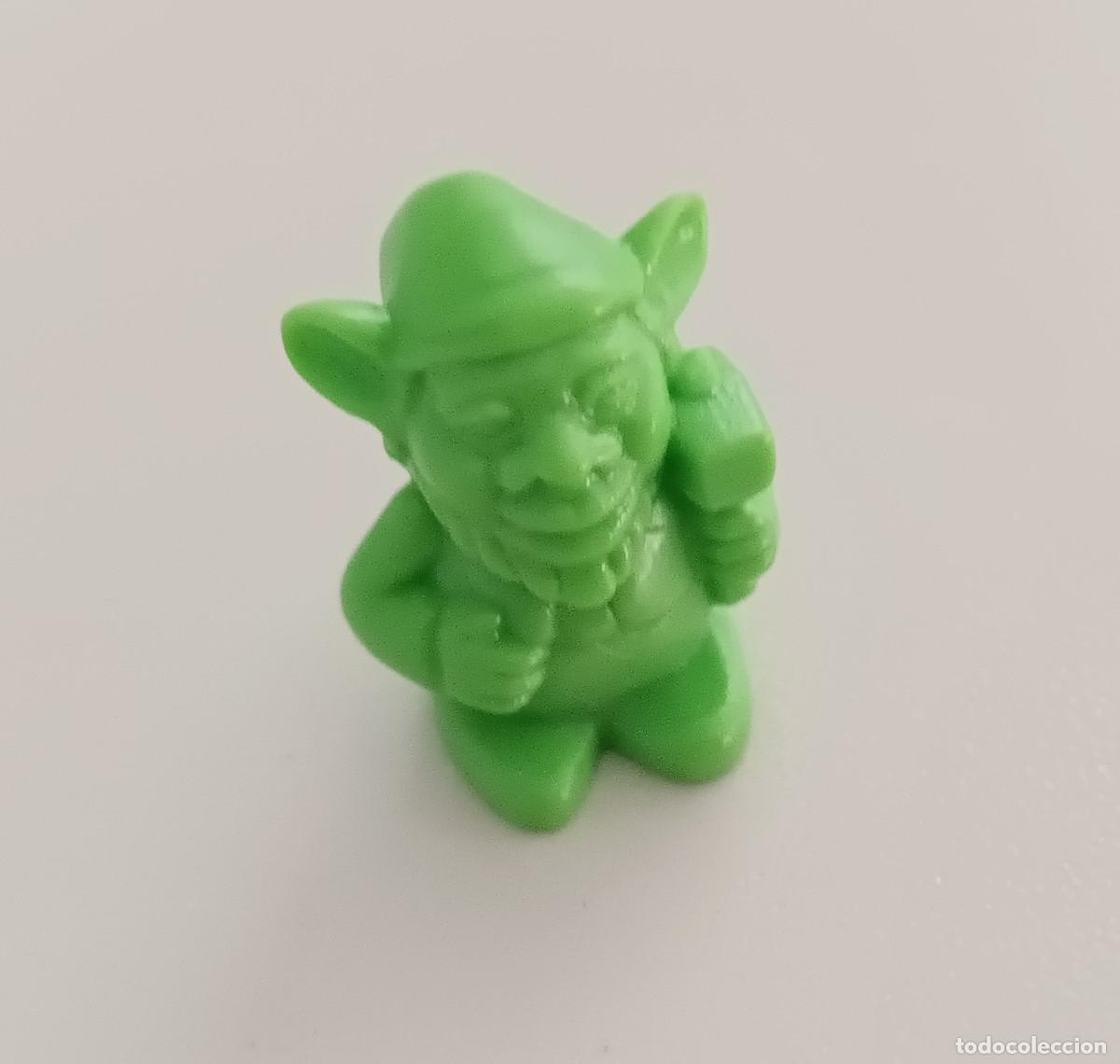 Figuras de goma Kinder: duende monocromaico monocromo kinder enanito duendecillo hacha miniatura mu&ntilde;eco figurita figura k00