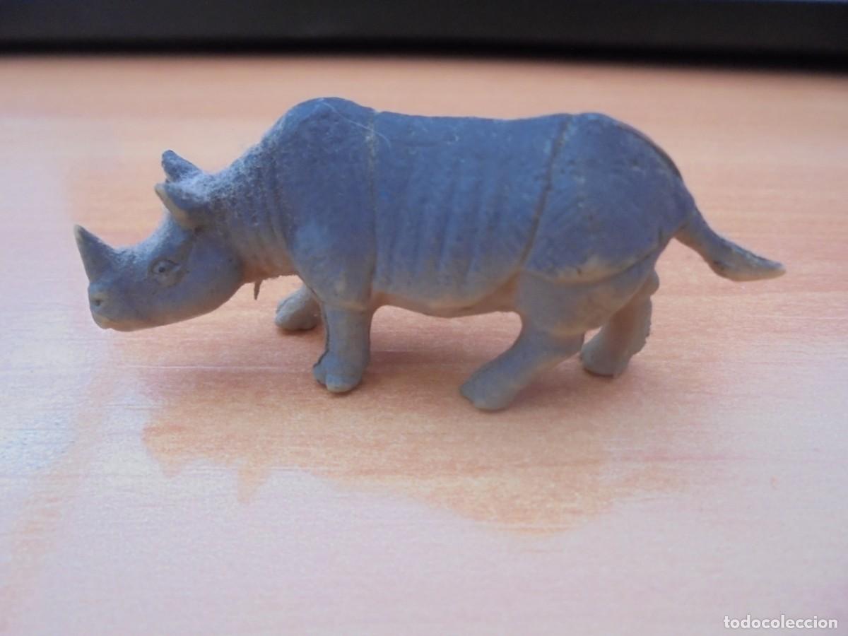 Figuras de goma y PVC: FIGURA PVC RINOCERONTE. LLEVA UN AGUJERO PARA PONER UN LAPIZ