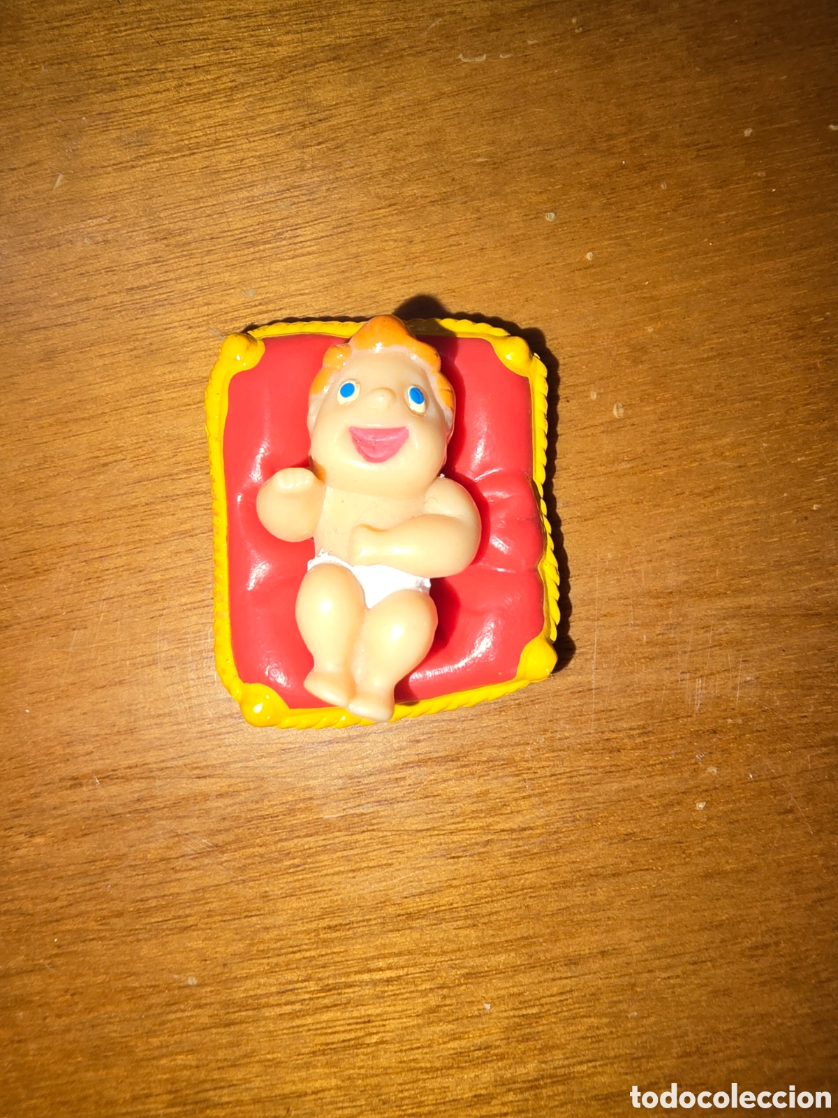Figuras de goma y PVC: Figura Nestl&eacute; H&eacute;rcules beb&eacute; en cuna mu&ntilde;eco dibujos animados no kinder
