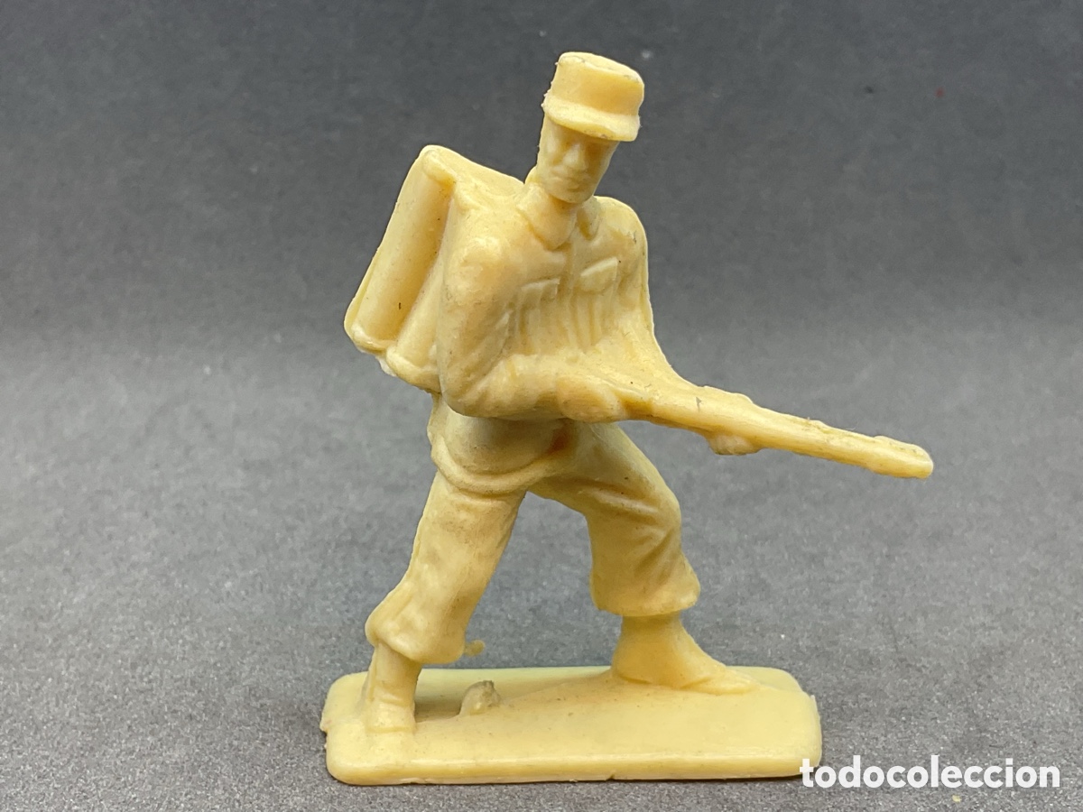 Figuras de goma y PVC: Antigua Figura en Pl&aacute;stico. Soldado Legi&oacute;n Extranjera. Escala 1/32
