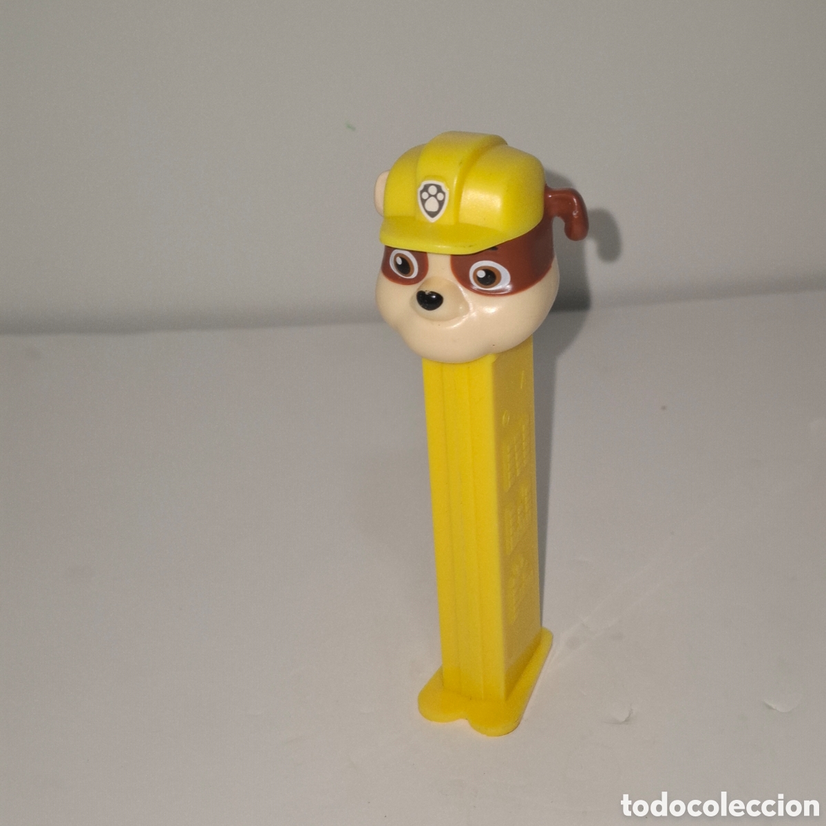 Figuras de goma y PVC dispensador PEZ: RUBBLE DISPENSADOR DE CARAMELOS PEZ PERSONAJE DE LA PATRULLA CANINA