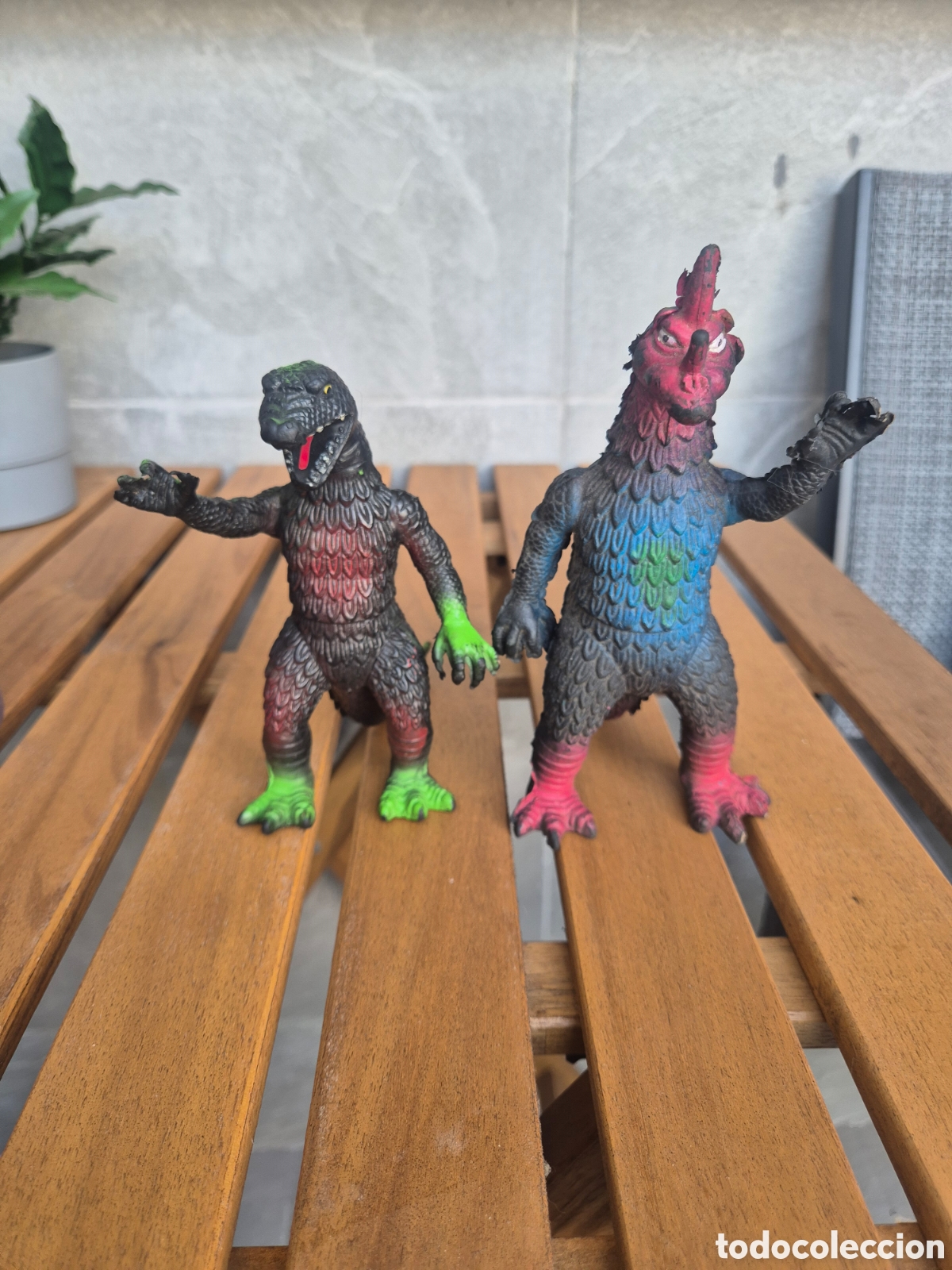 Figuras de goma y PVC: Lote de kaiju uno mide 14,50 y el otro16 centimetros
