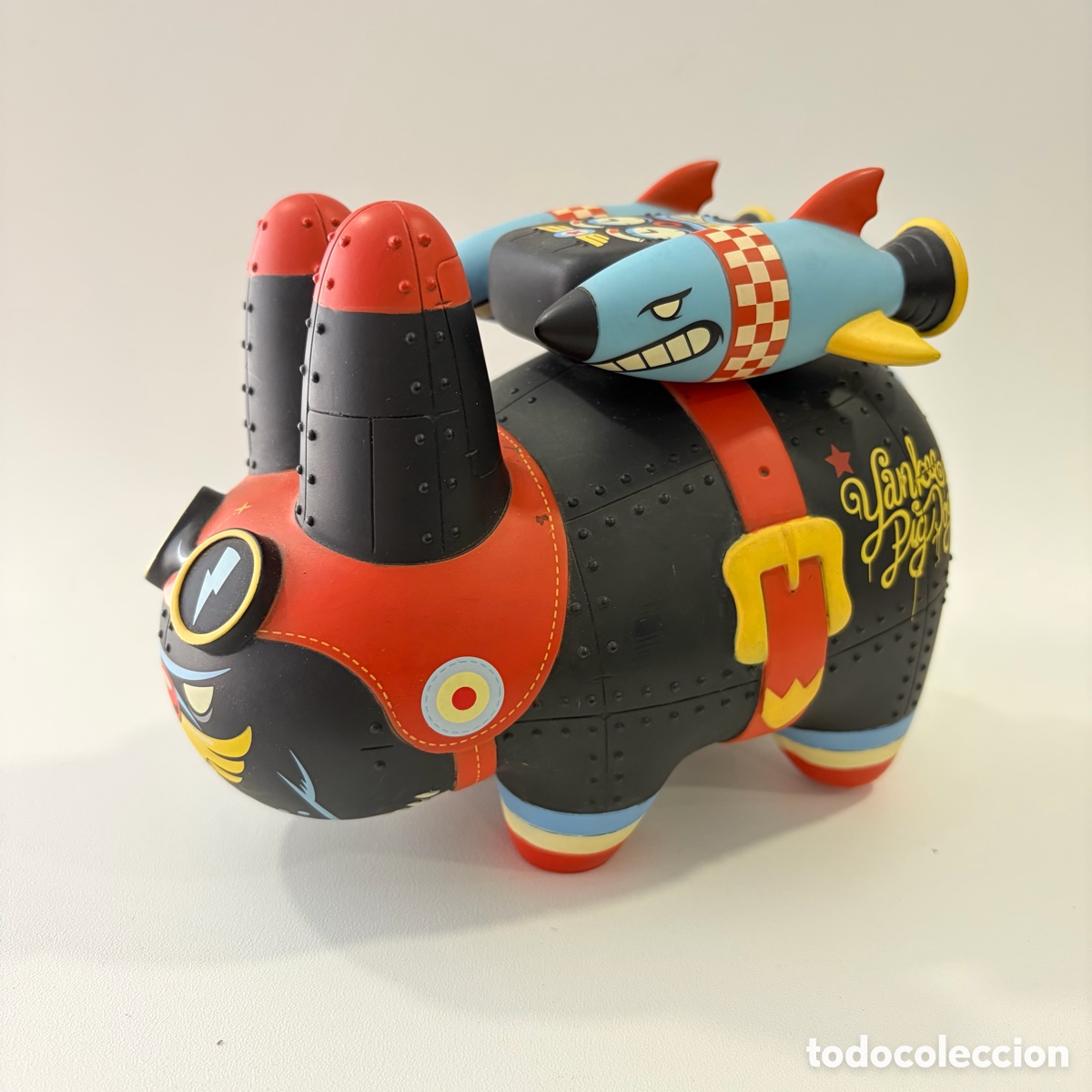 Figuras de goma y PVC: Figura mu&ntilde;eco Kidrobot Yankee Pig Dog Labbit Stealth Warfare Kronk Frank Kozik 2011 limitada